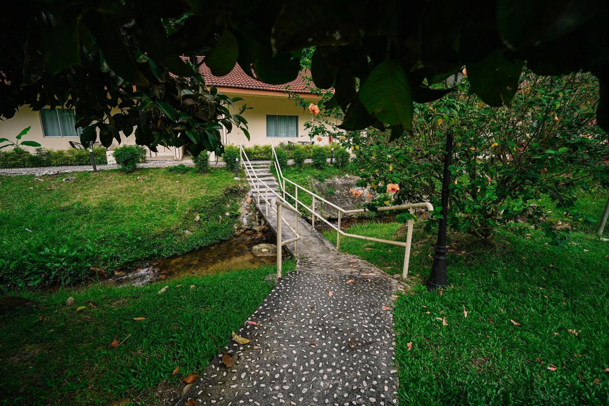Lilla Rainforest Retreat - Hulu Langat Exteriör bild